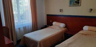 Отель Hotel Latinka София Двухместный номер с 1 кроватью или 2 отдельными кроватями-5