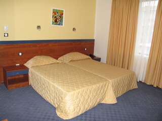 Отель Hotel Latinka София Двухместный номер с 1 кроватью или 2 отдельными кроватями-1