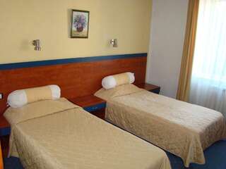 Отель Hotel Latinka София Двухместный номер с 1 кроватью или 2 отдельными кроватями-2